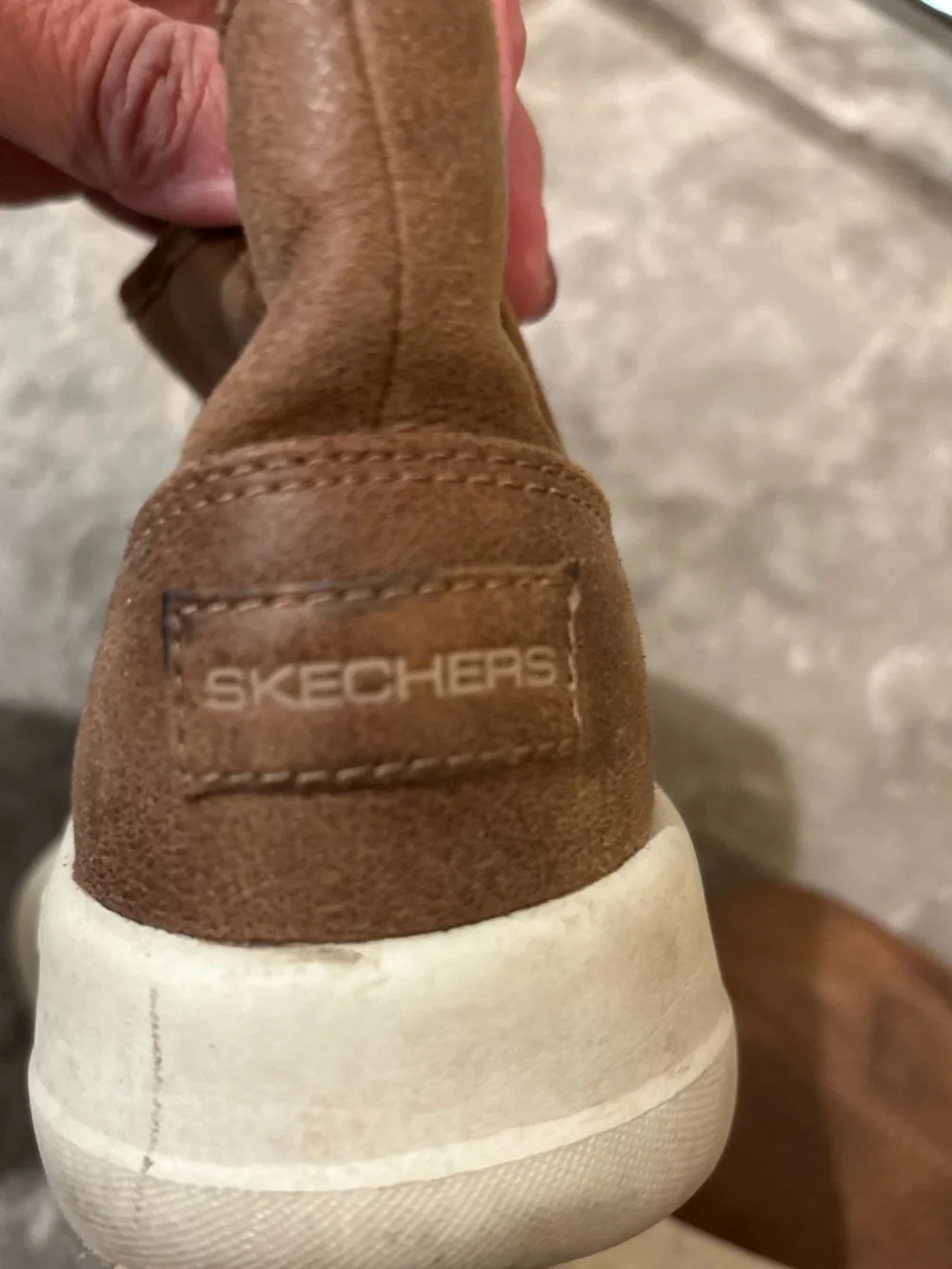 Skechers Brown Suede Slip-On Winter Boots with White Sole women’s size 6.5